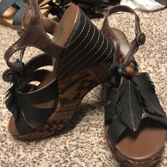 Aztec inspired wedges - Picture 2 of 4